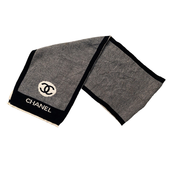 Vintage CHANEL Gray, Black, Ivory 100% Cashmere Wool Reversible Knit Scarf - Picture 2 of 16